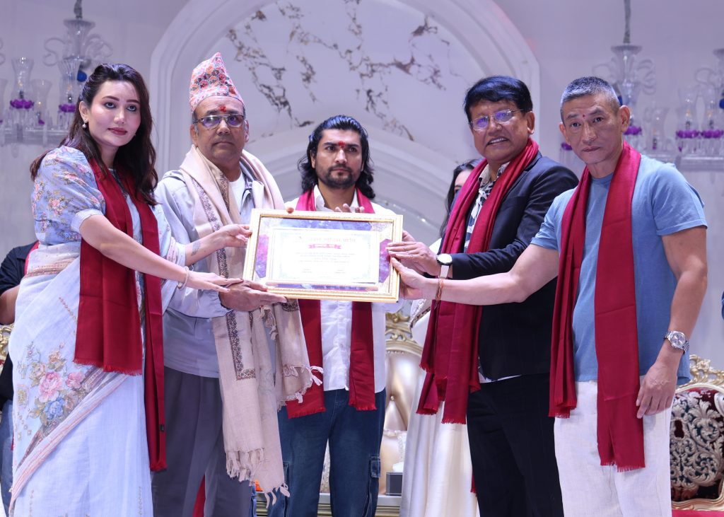 फिल्म ‘आशा’ घोषणा कार्यक्रममा प्राविधिकलाई ५१ हजारसहित सम्मान