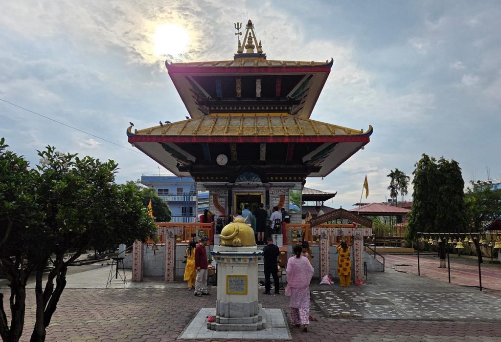 भुवनेश्वर पशुपति मन्दिरमा दर्शनार्थीको चाप