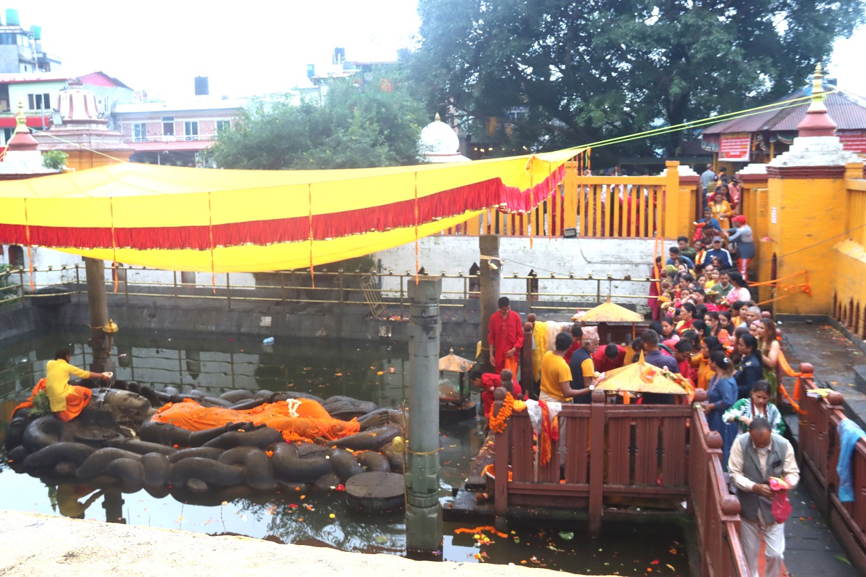 हरिशयनी एकादशीः नारायण मन्दिरमा बिहानैदेखि भक्तजनको घुइँचो