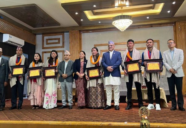 गण्डकीका छ हिमाल आरोही सम्मानित गण्डकीका छ हिमाल आरोही सम्मानित
