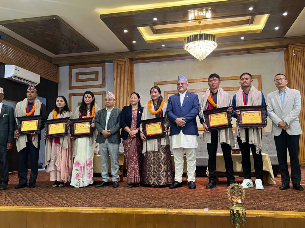 गण्डकीका छ हिमाल आरोही सम्मानित