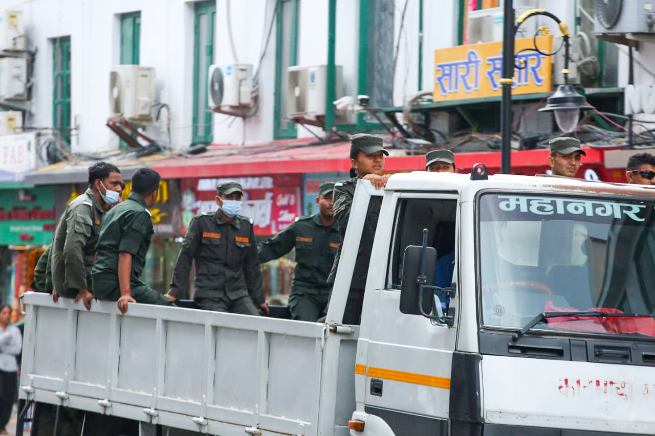 गणेश नेपाली प्रकरणपछि सडकबाट हराएका नगर प्रहरी फेरि फर्किए सडकमा