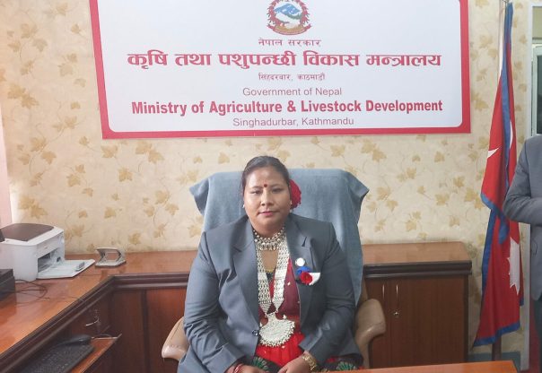 किसानसँग मन्त्री चौधरीको छलफल, आन्दोलनभन्दा संवादमा जोड किसानसँग मन्त्री चौधरीको छलफल, आन्दोलनभन्दा संवादमा जोड