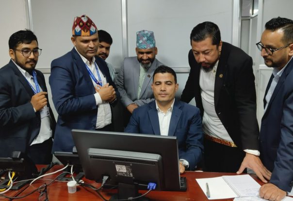 गुनासो व्यवस्थापनलाई थप प्रभावकारी बनाउन उर्जा र पर्यटन मन्त्रीद्वारा ‘हेलो सरकार’को अवलोकन