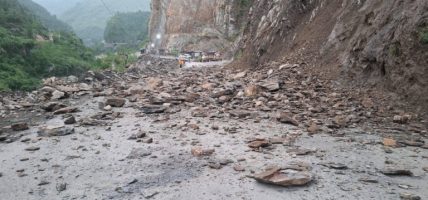 बाढीपहिरो र कटानका कारण विभिन्न राजमार्ग प्रभावित