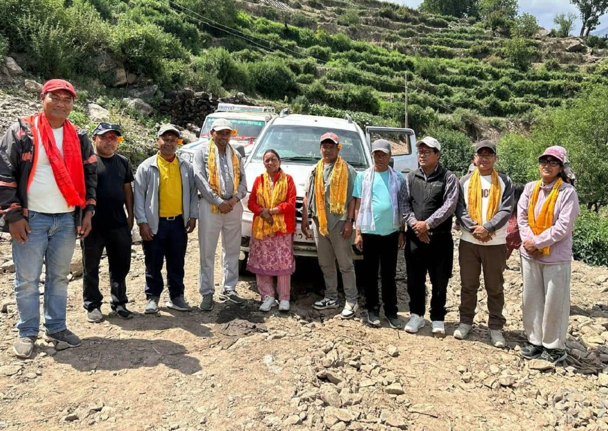 हुम्लाको स्याँडामा गाडी