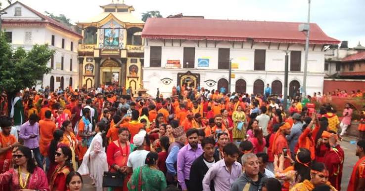 पशुपतिनाथलगायत देशभरका शिवालयमा भक्तजनको लर्को