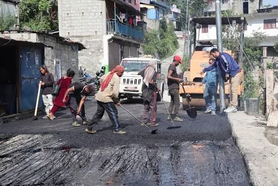 दरवाङमा सडक पुगेको १९ वर्षपछि कालोपत्र