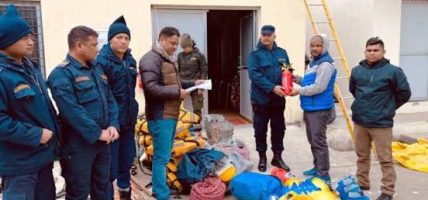 पुर्नबास नगरपालिकाद्वारा विपद् उद्धार सामग्री हस्तान्तरण