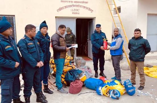 पुर्नबास नगरपालिकाद्वारा विपद् उद्धार सामग्री हस्तान्तरण