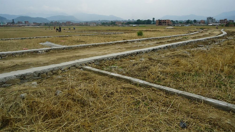 वडासदस्य जुग्जालीद्वारा वडा कार्यालयलाई  जग्गा दान