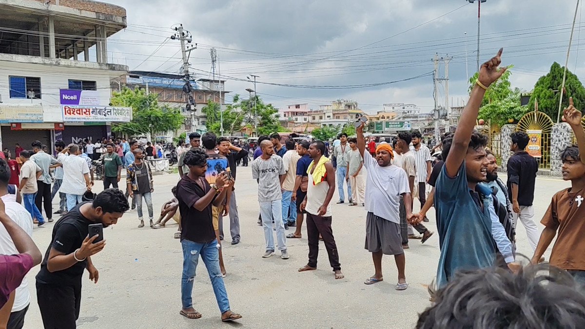 सिरहाको गोलबजार क्षेत्रमा अनिश्चितकालीन कर्फ्यु आदेश जारी