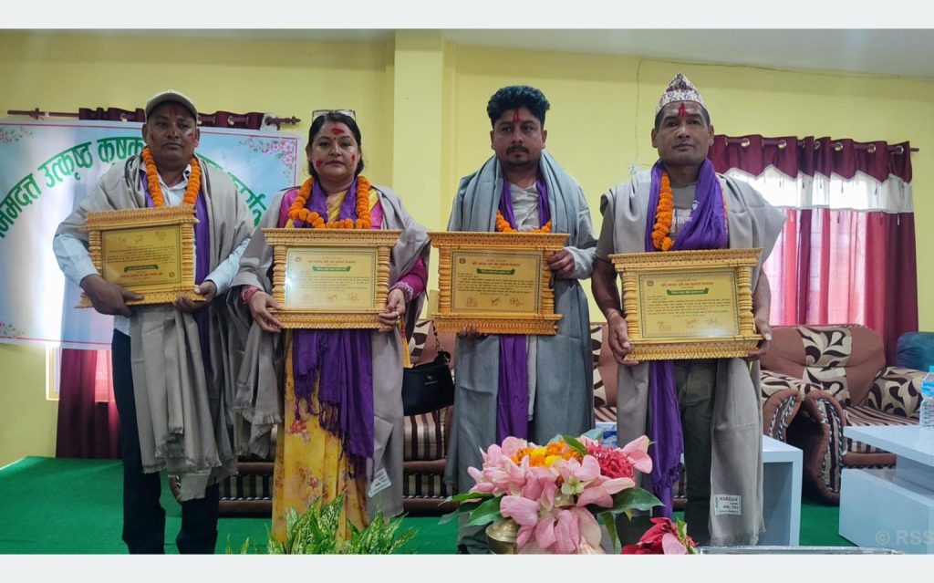 चार कृषकलाई ‘भीमदत्त उत्कृष्ट कृषक पुरस्कार’