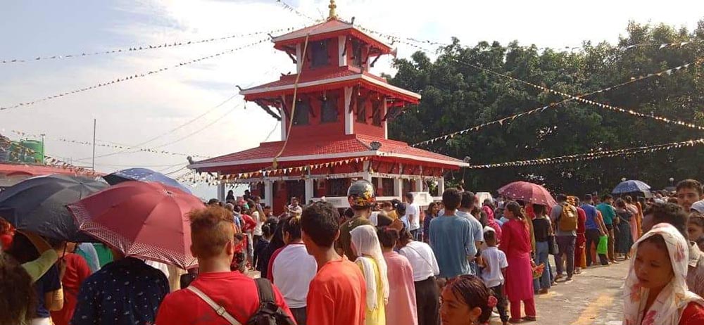 मौलाकालिका मन्दिर  पूजाआजासँगै शारीरिक व्यायाम गर्ने भक्तजनको  घुइँचो