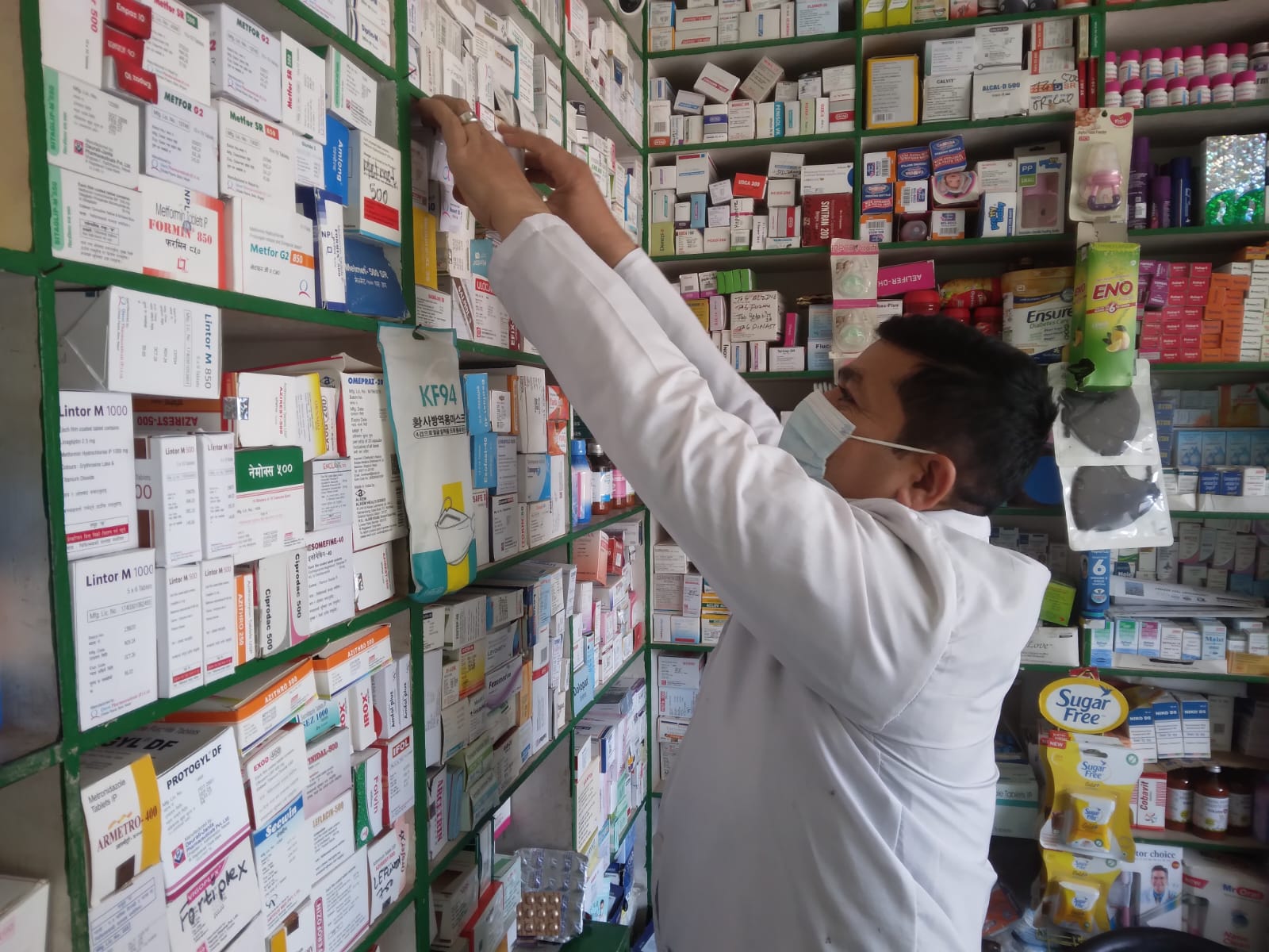 बाँकेको ग्रामिण क्षेत्रका औषधि पसलको अनुगमन