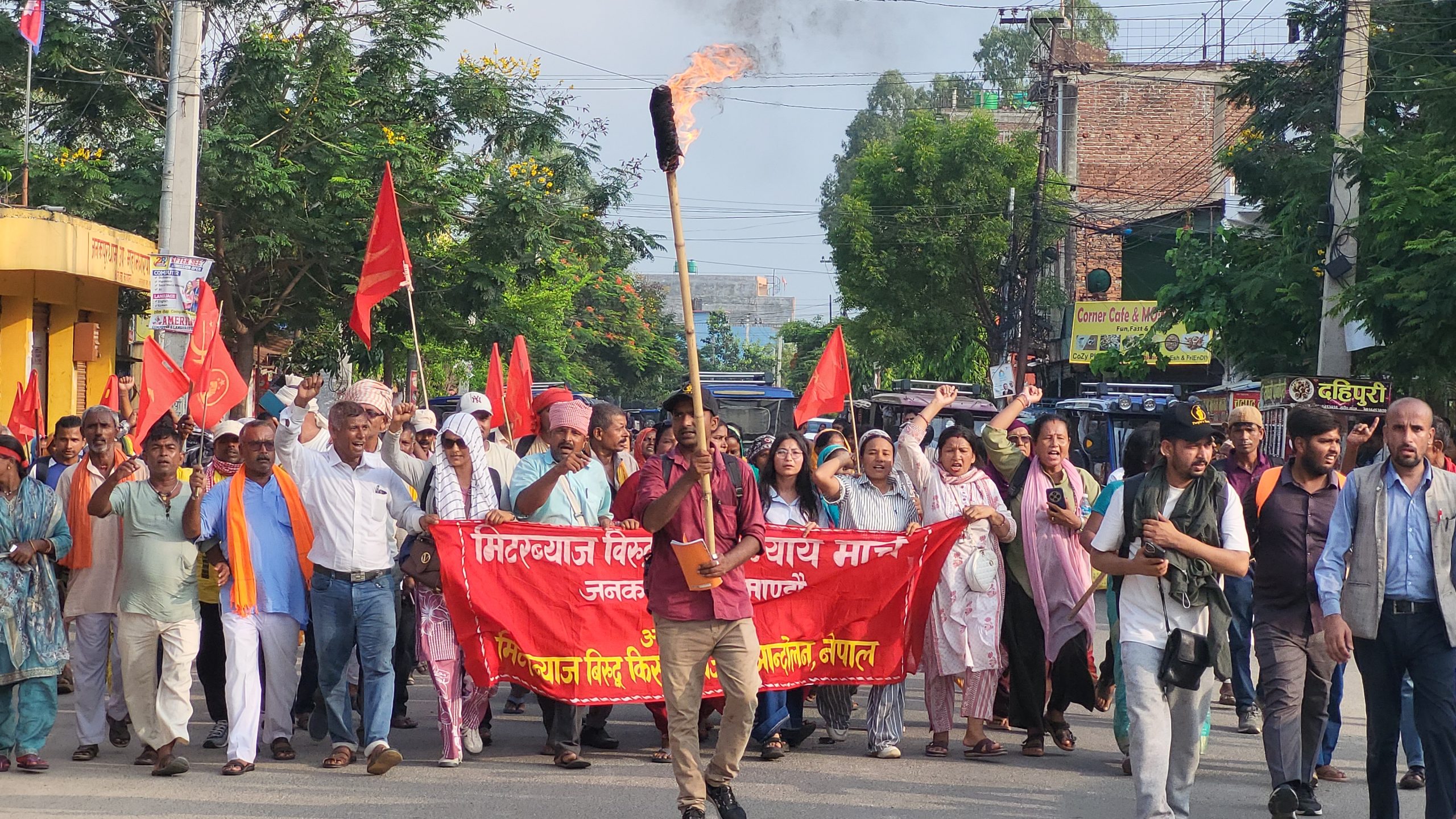 मिटरब्याज पीडितहरुद्वारा जनकपुरदेखि काठमाडौंसम्मको पैदल मार्च शुरु