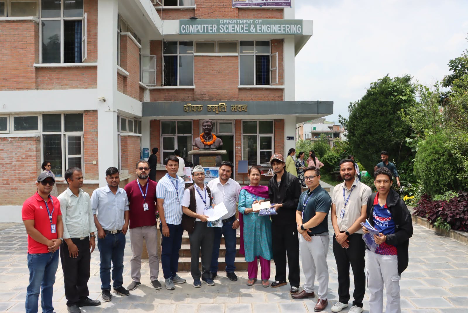नेपाल इन्जिनियरिङ कलेजमा एकैदिन रक्तदान, आँखा शिविर तथा मक टेष्ट
