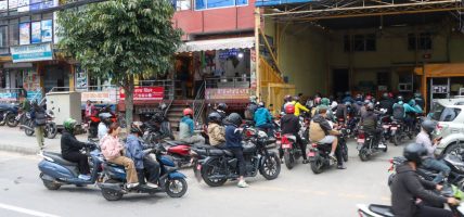 पेट्रोल पम्पहरुमा भीड