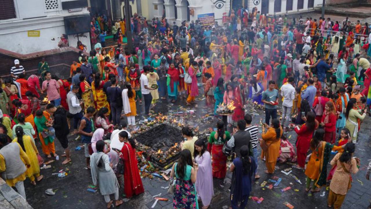 आज साउनको पहिलो सोमबार, देशभरका शिवालयमा भक्तजनको भीड