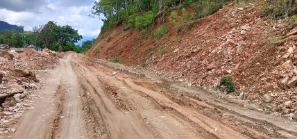 सेलेघाट–साँघुटार सडक निर्माण कछुवा गतिमा : अलपत्र आयोजनाले स्थानीयको घर–जग्गा जोखिममा