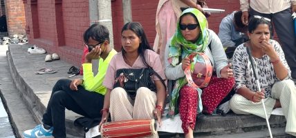 दृष्टिविहीन र अशक्तको पीडा : ‘भत्ता र मागेको पैसाले कति दिन बाँच्नु ?’ (भिडियो सहित)