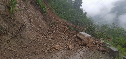देशका तीन राजमार्ग अझै पूर्ण अवरुद्ध, बीपी र कान्तिलोकपथमा राति सवारी सञ्चालनमा रोक