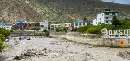 विश्वकै ठूलो शालिग्राममा कालीगण्डकीको बहाव, पर्यटकहरु आकर्षित
