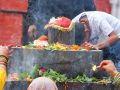 साउनको पहिलो सोमबारः पशुपतिनाथमा पूजा, आराधना गर्नेको घुइँचो साउनको पहिलो सोमबारः पशुपतिनाथमा पूजा, आराधना गर्नेको घुइँचो