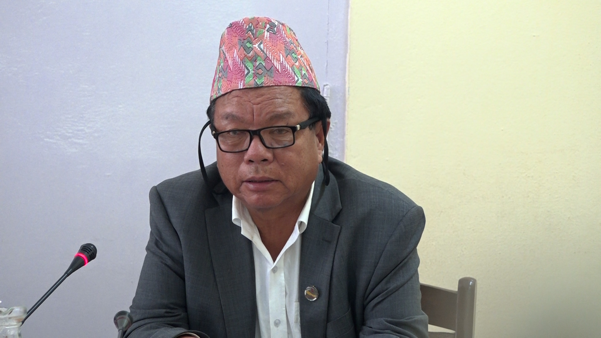 एक बर्ष सम्म कुनै पनि मिडियालाई अन्तरवार्ता नदिने महावीर पुनको घोषणा