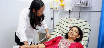 राधिकाको जीवन बचाउन मानवीय पहल, निःशुल्क उपचारका लागि केएमसीमा भर्ना