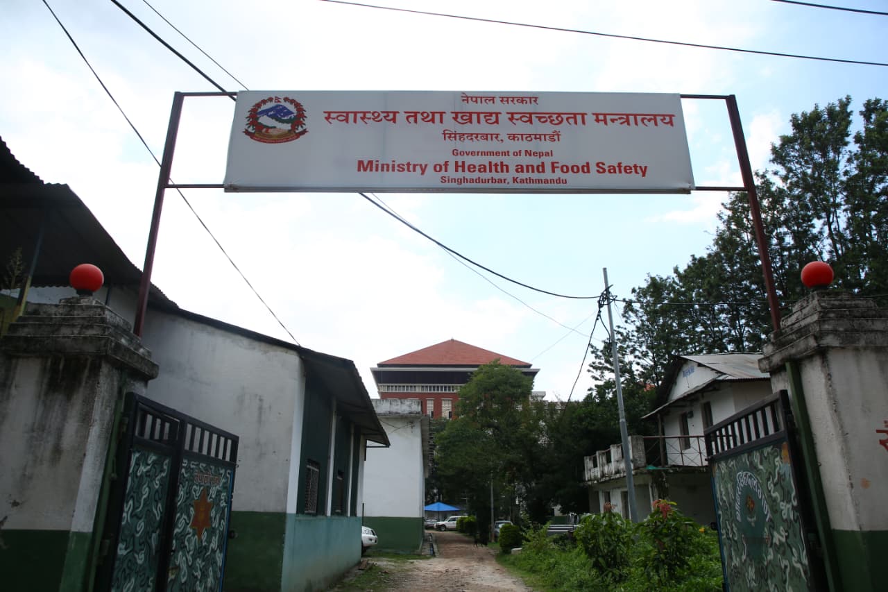 ६० दिनसम्म कार्यालय नआएका २३ स्वास्थ्यकर्मीसँग स्पष्टीकरण माग
