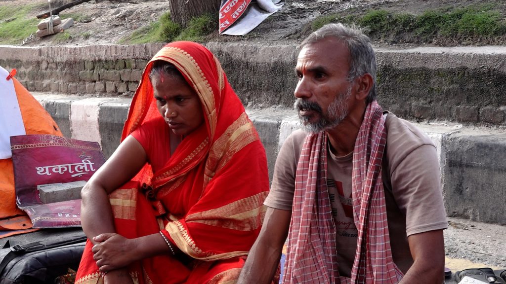 मिटर ब्याज पीडित : ९६ दिनदेखि माइतीघरमा न्याय खोज्दै सर्लाहीका महतो दम्पती