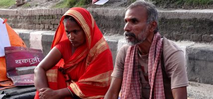 मिटर ब्याज पीडित : ९६ दिनदेखि माइतीघरमा न्याय खोज्दै सर्लाहीका महतो दम्पती