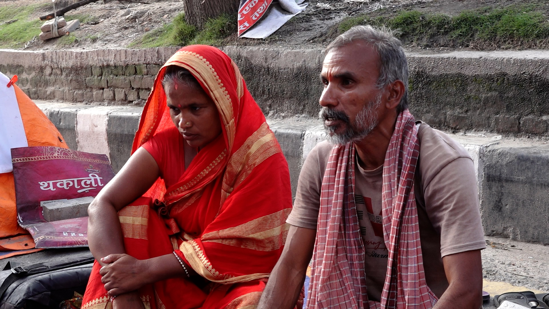 मिटर ब्याज पीडित : ९६ दिनदेखि माइतीघरमा न्याय खोज्दै सर्लाहीका महतो दम्पती
