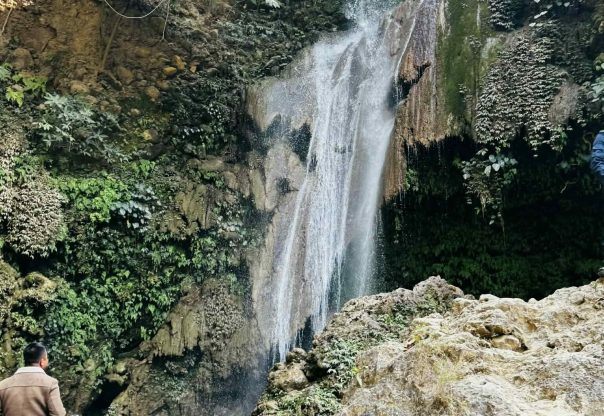 पुरन्धरा झरनाः जङ्गलको काखमा झरेको सुन्दरता, पर्यटकको बढ्दो आकर्षण पुरन्धरा झरनाः जङ्गलको काखमा झरेको सुन्दरता, पर्यटकको बढ्दो आकर्षण