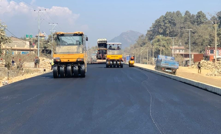 तुलसीपुर उपमहानगरमा १५ किलोमिटर सडक कालोपत्र
