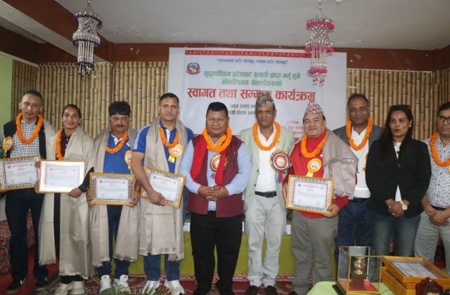 दश ओलम्पियन खेलाडी सम्मानित दश ओलम्पियन खेलाडी सम्मानित