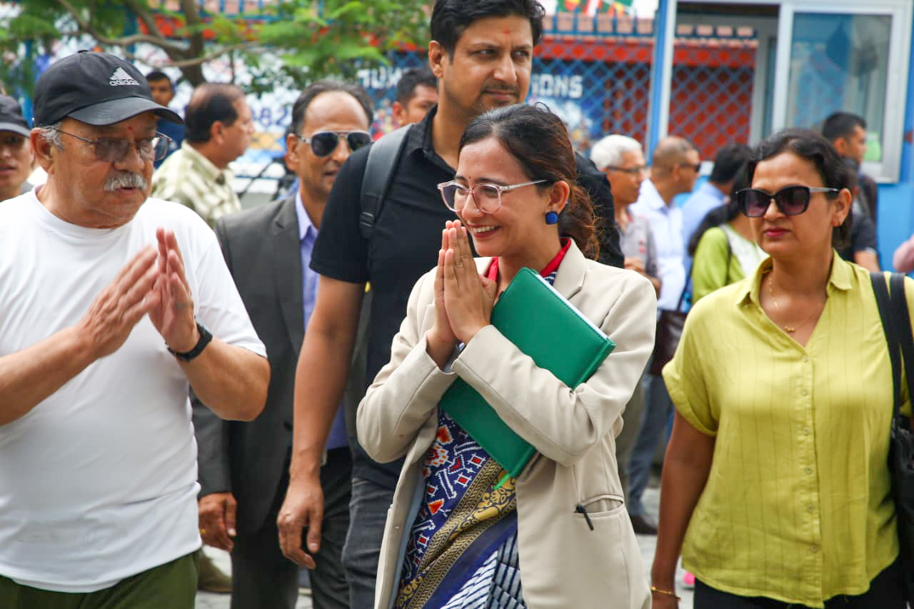 शपथका लागि पार्टी कार्यालयमा जुटे नेता–कार्यकर्ता