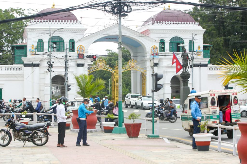 सिंहदरबार बाहिर कडा ट्राफिक निगरानी