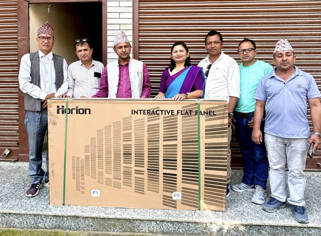 सबै सामुदायिक विद्यालयमा स्मार्ट बोर्ड