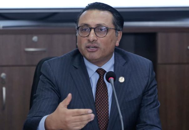स्वास्थ्य बिमामा यस वर्ष बजेट थप गरिएको छ : अर्थमन्त्री स्वास्थ्य बिमामा यस वर्ष बजेट थप गरिएको छ : अर्थमन्त्री