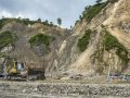 बर्खामा बन्चरे डाँडाको कच्ची सडक निर्माणमा डोजरको भर(तस्बिर मा)