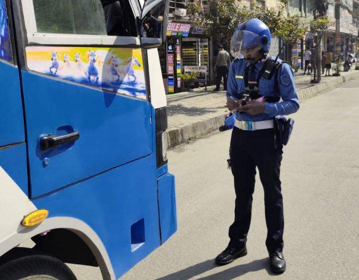 ट्राफिक कारबाहीमा १८ लाख ६० हजार राजस्व असुली