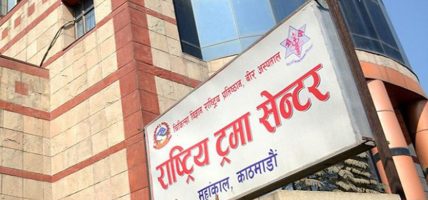 नारायणी अस्पताल घटनाका घाइतेलाई काठमाडौँ ल्याइयो, मन्त्री मेहताद्वारा भेट