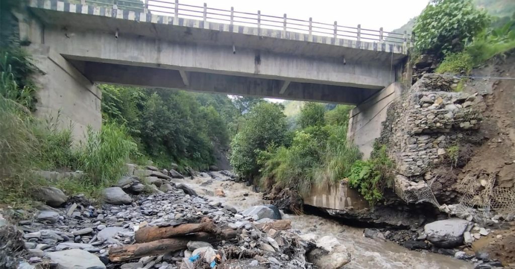 दुखुखोला सडक पुल जोखिममा