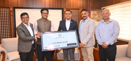 प्रधानमन्त्री दैवी प्रकोप उद्धार कोषलाई सूर्य नेपालद्वारा १५ करोड सहयोग