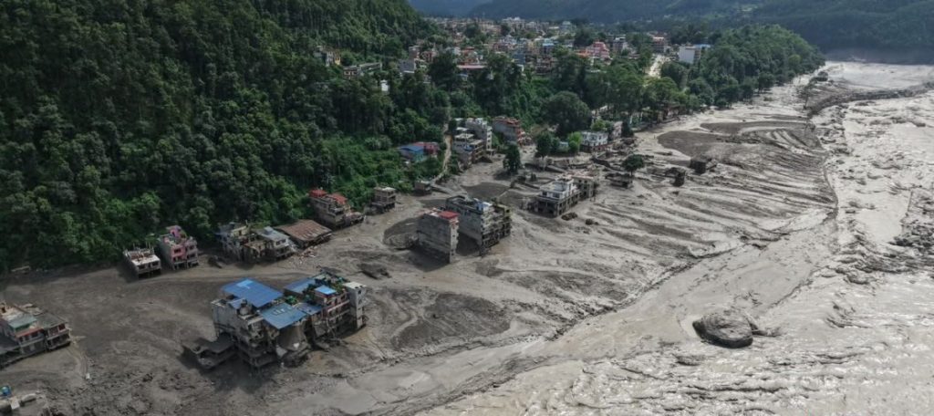 महालक्ष्मी नगरपालिकाले ३० लाख राहत उपलब्ध गराउँदै