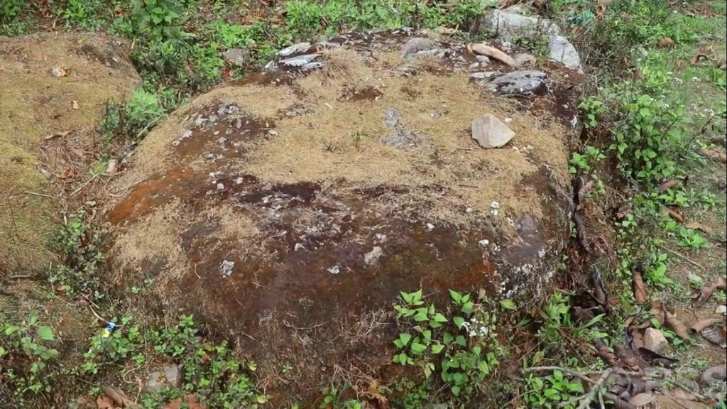 संरक्षणको पर्खाइमा हतुवागढीको ऐतिहासिक ‘फलाम ढुङ्गा’