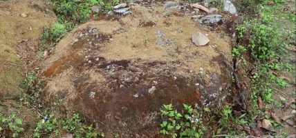 संरक्षणको पर्खाइमा हतुवागढीको ऐतिहासिक ‘फलाम ढुङ्गा’