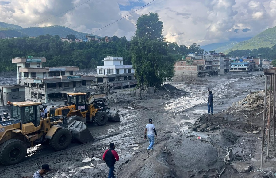 भोटेकोशी बाढीः सम्पर्कविहीन आफन्त, नरोकिएका आँसु र दर्दनाक पर्खाइमा परिवार